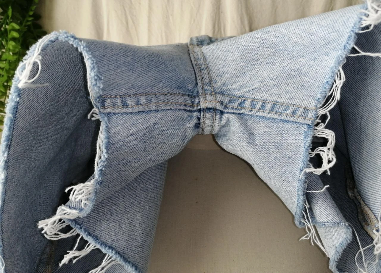 Light blue denim shorts with zipper fly "Zara" – photo 4
